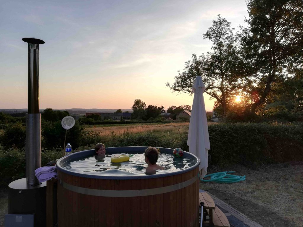 VakantiehuisLaChaux-hottub-ingebruiknemen
