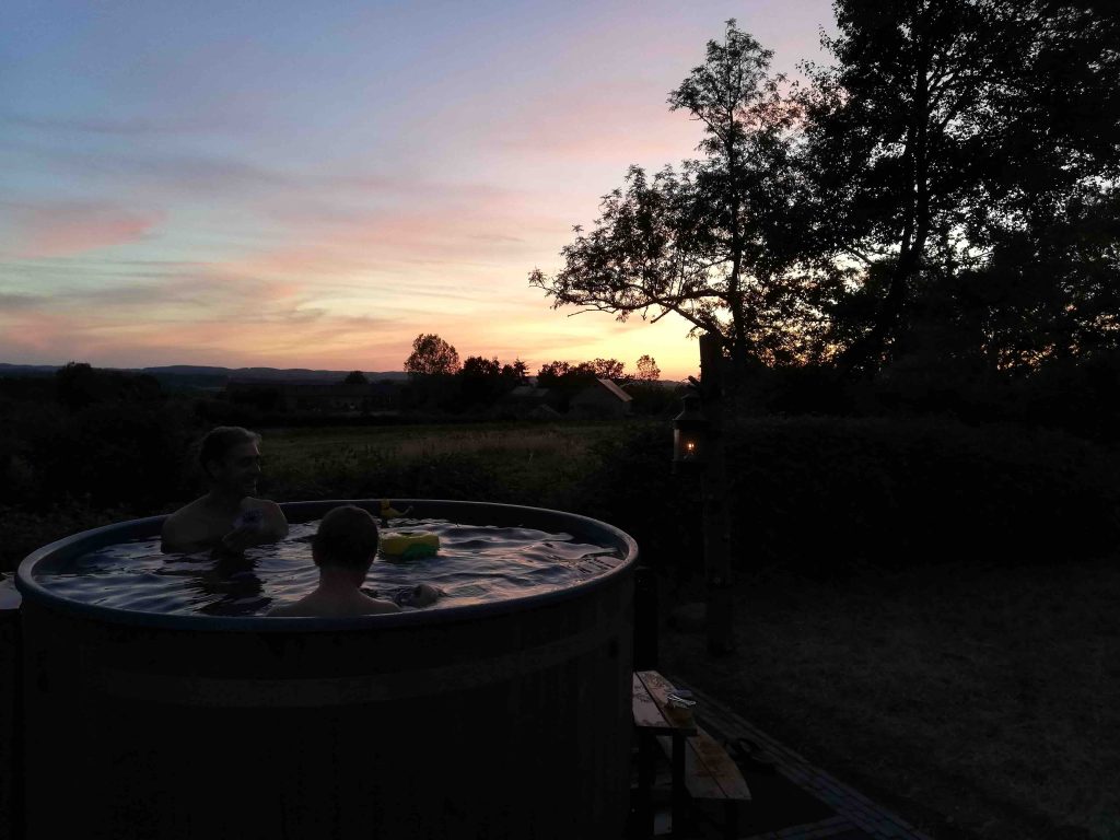 VakantiehuisLaChaux-hottub-gebruiken-zononder